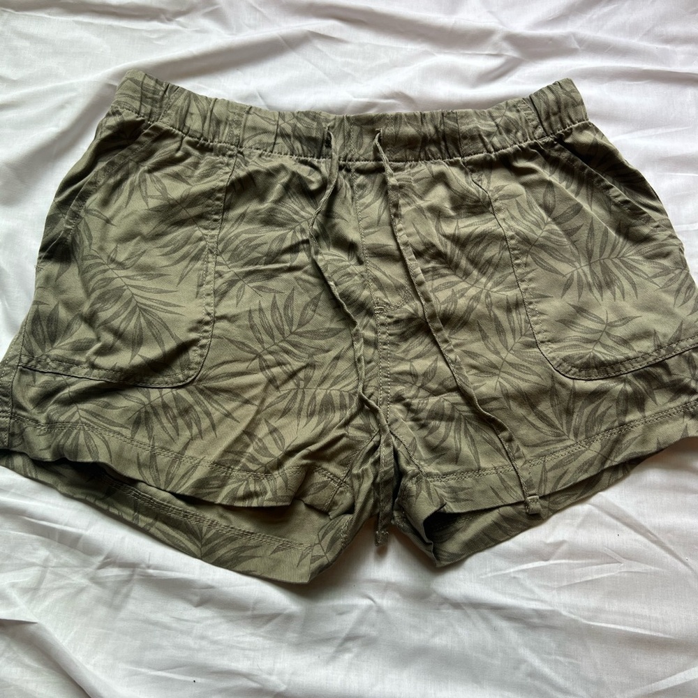 Women’s Olive Green Gap Shorts small